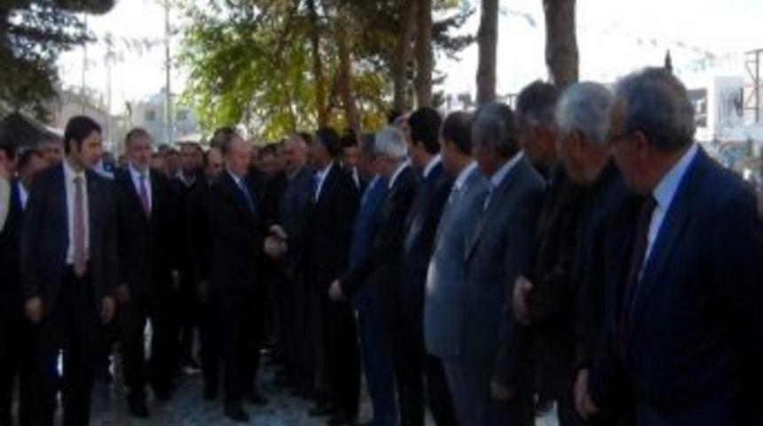 İstanbul B&uuml;y&uuml;kşehir Belediye Başkanı Kadir Topbaş Erciş&rsquo;te