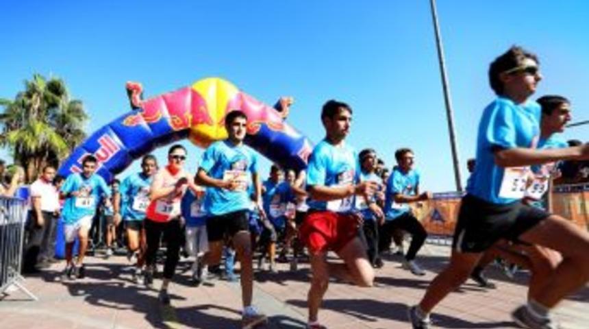 18 Yaşındaki Gen&ccedil; Sporcu T&uuml;rkiye&rsquo;nin En Zor Koşu Yarışını Kazandı