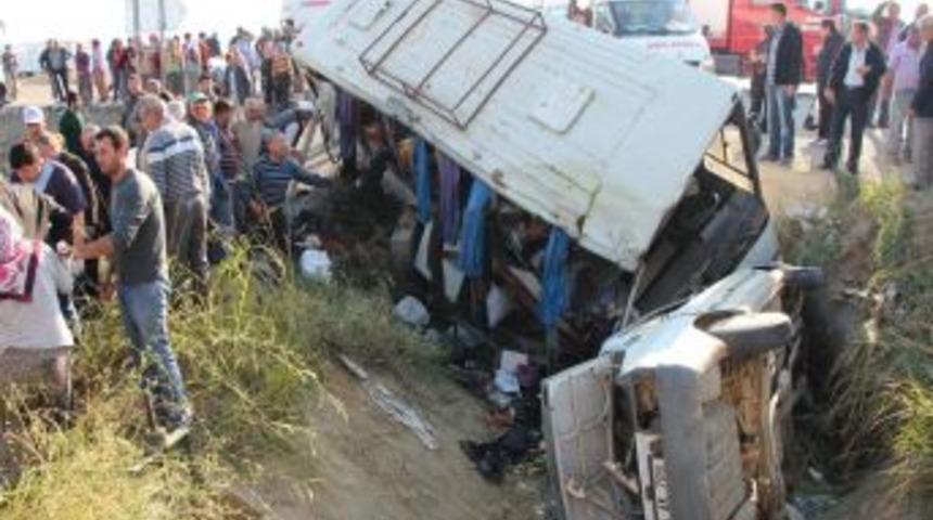 Tarım Iş&ccedil;ilerini Taşıyan Minib&uuml;s&uuml;n Devrilmesi