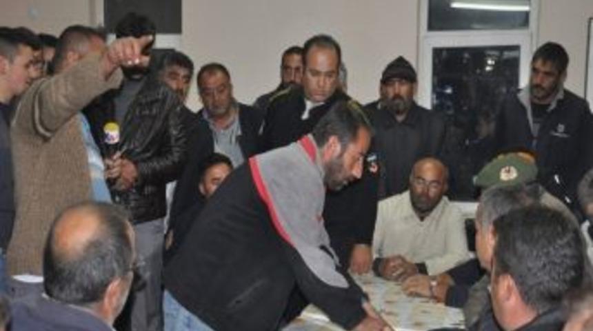 Şeker Fabrikasına Pancar Taşıyan İşçiler Yol Kapattı