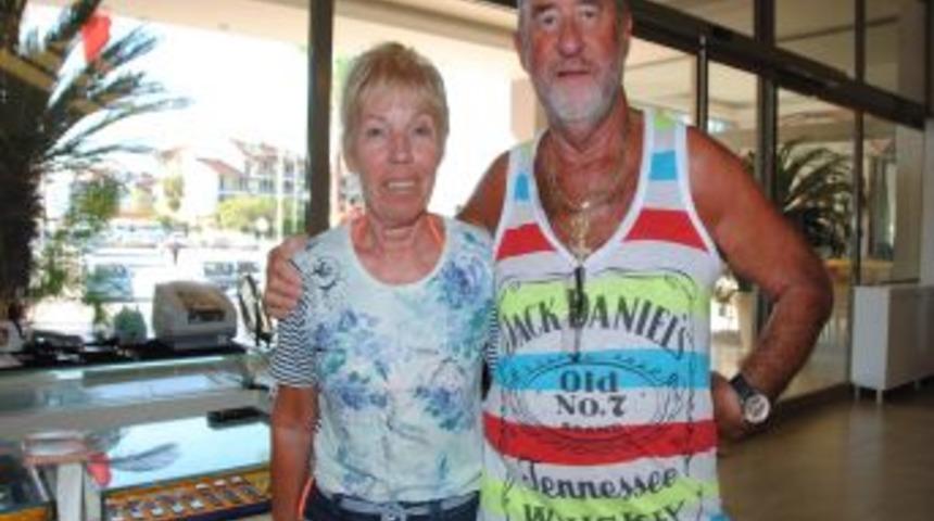 60 Defa Tatile Gelen Alman &Ccedil;ifte, 'Evimiz Evinizdir' Anahtarlığı Hediye Edildi