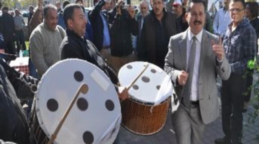 Yıldrım Ak Parti Belediye Başkanlığı Aday Adaylığını Davul Zurnayla A&ccedil;ıkladı