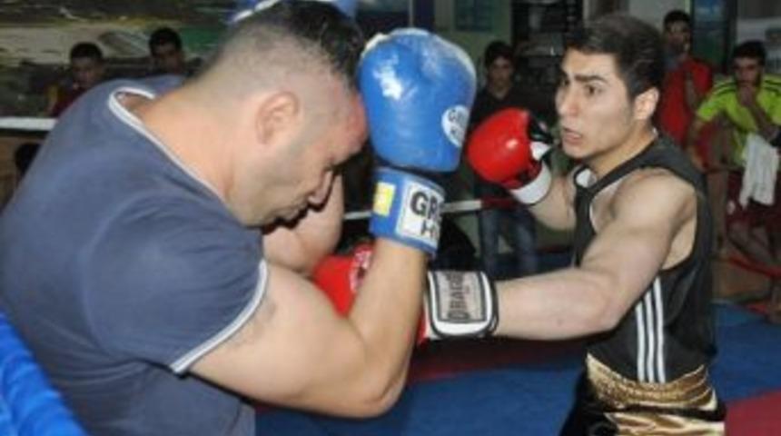 Malatyalı Boks&ouml;rler, T&uuml;rkiye Şampiyonasına Hazırlanıyor