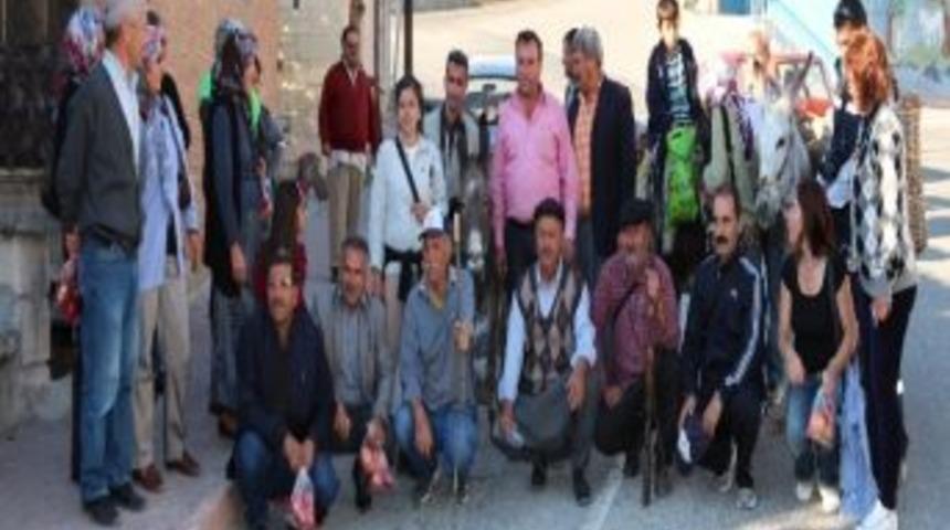 K&uuml;lt&uuml;rlerini Yaşamak İ&ccedil;in Eşekle Y&uuml;r&uuml;y&uuml;ş Yaptılar