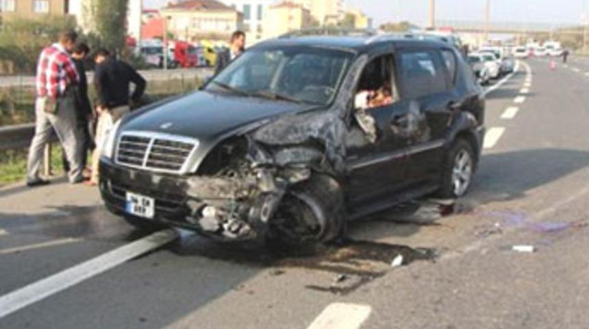 TEM otoyolunda kaza: 1 &ouml;l&uuml;, 1 yaralı