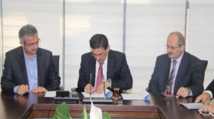 Tatlıkuyu'da Aile Sağlığı Merkezi İ&ccedil;in İmzalar Atıldı