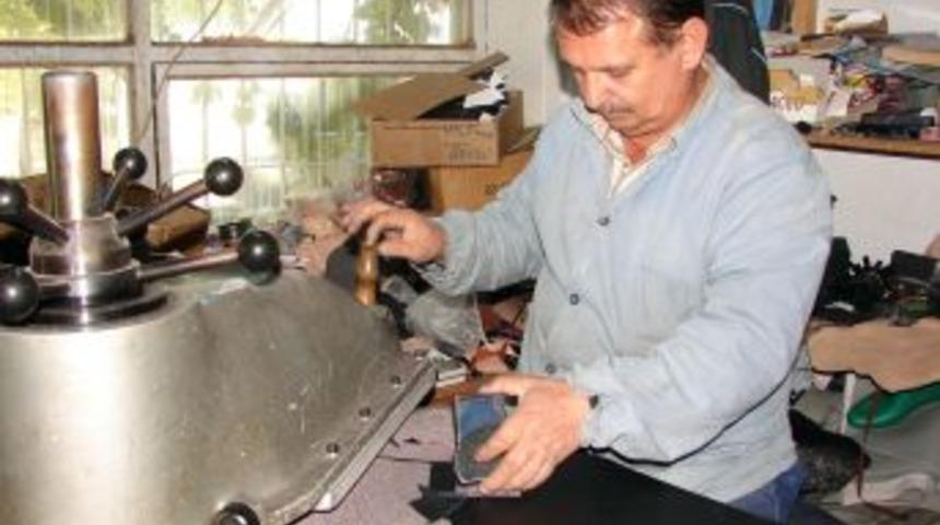 Bu Beldede Kadınlar Dahil Herkes Ayakkabıcı