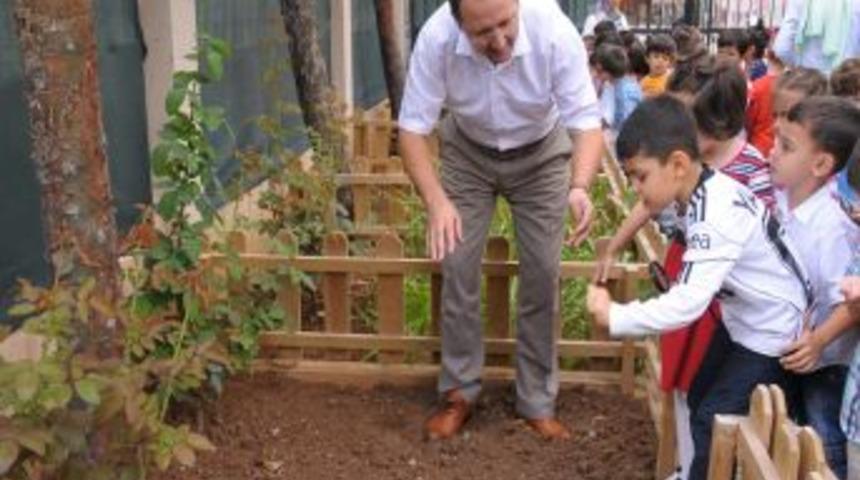 Minik &Ccedil;ift&ccedil;iler Iş Başında