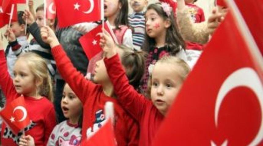 Minikler Cumhuriyet Balosunda Coştu