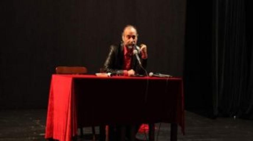 &Ouml;d&uuml;ll&uuml; Y&ouml;netmen Tayfun Pirselimoğlu Bursa&rsquo;da İzleyicisiyle Buluştu