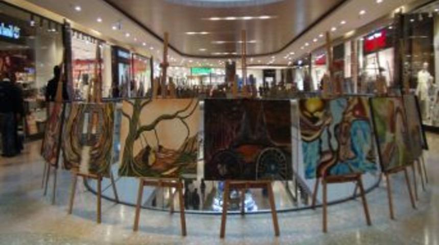 Ressam Polis, Ikinci Sergisini A&ccedil;tı