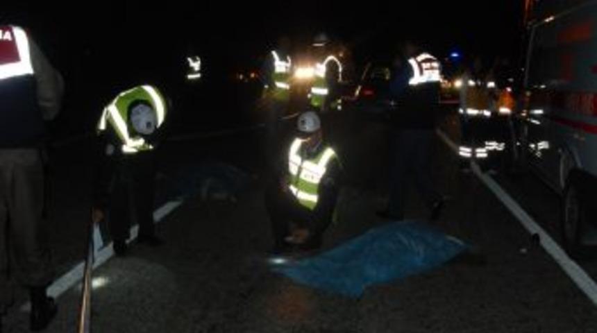 Belediye Başkanı Makam Aracıyla Kaza Yaptı: 2 &Ouml;l&uuml;