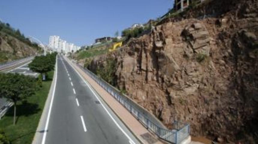 Kocaeli B&uuml;y&uuml;kşehir Belediyesi Şelale &Ccedil;alışmasına Devam Ediyor