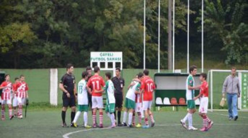 Rize U15 Lig'i Şampiyonu &Ccedil;ayelispor, Kupasını Aldı