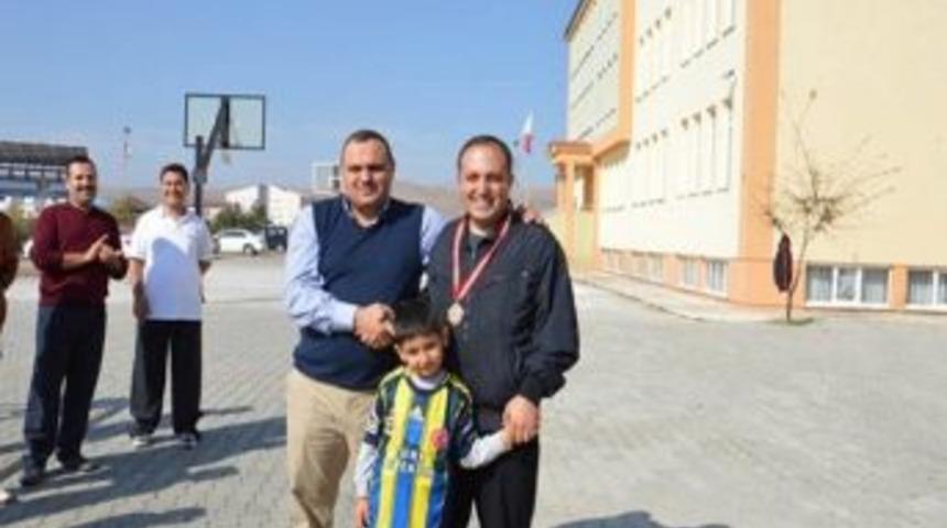 Kars Sultan Alparslan Koleji &Ouml;ğrenci Velileri, Penaltı Yarışması'nda Kıyasıya M&uuml;cadele Etti