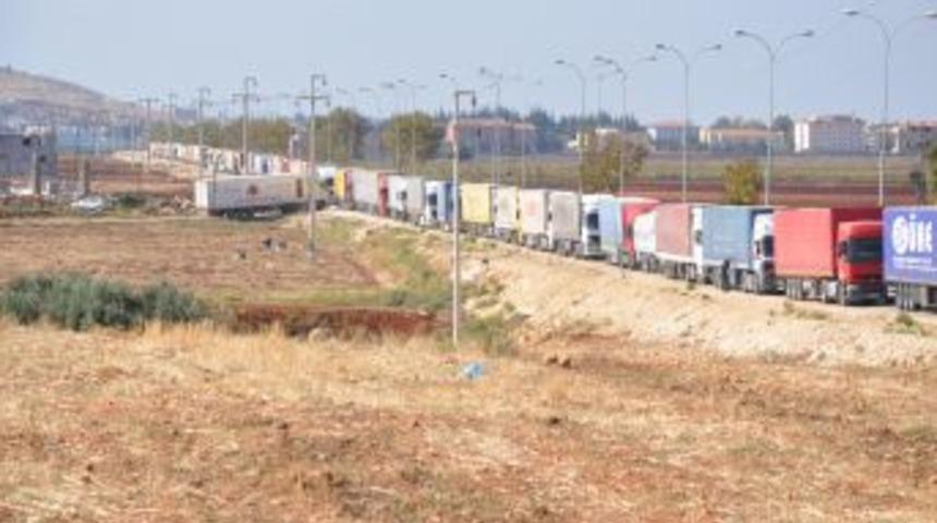 TIR Şof&ouml;rlerinin Eylemi Cilveg&ouml;z&uuml;'nde Giriş &Ccedil;ıkışı Durdurdu