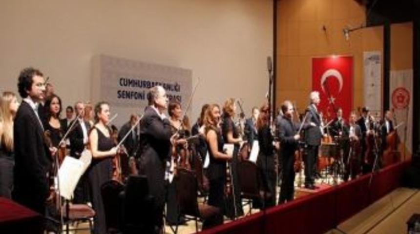 Cso Senfoni Orkestrası C&uuml;&rsquo;de Konser Verdi