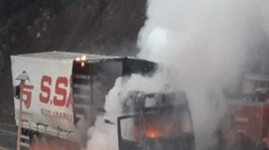 Buğday Y&uuml;kl&uuml; Tır Yandı