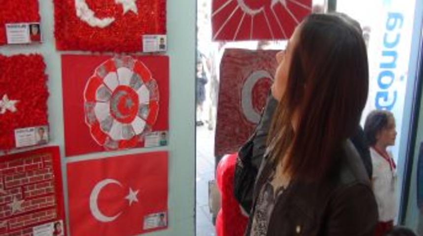 Bayrak Sergisi A&ccedil;tılar