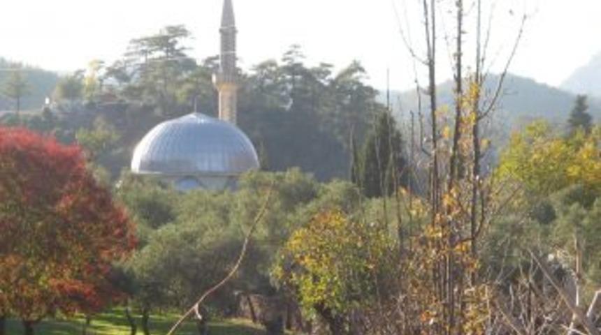 &lsquo;Camisi &Ccedil;ok, Okulu Yok&rsquo; Haberi K&ouml;yl&uuml;y&uuml; &Uuml;zd&uuml;