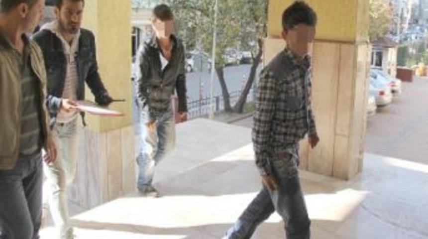 Hırsızlık Yaparken Bek&ccedil;iye Yakalandılar