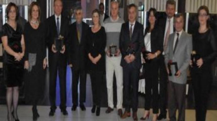 Belediye Başkanı Burma'ya 40.yıl Plaketi