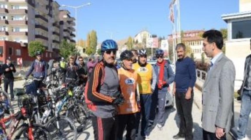 Bisiklet&ccedil;iler 110 Kilometre Parkurda Pedal &Ccedil;evirdi