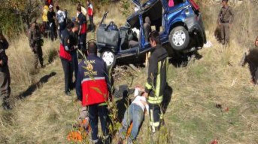 G&uuml;neşlik D&uuml;zeltirken Kontrol&uuml; Kaybetti: 1 &Ouml;l&uuml;, 5 Yaralı