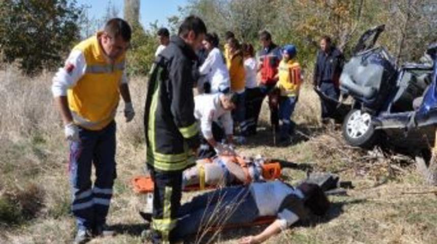 Uşak&rsquo;ta Trafik Kazası: 1 &Ouml;l&uuml;, 5 Yaralı