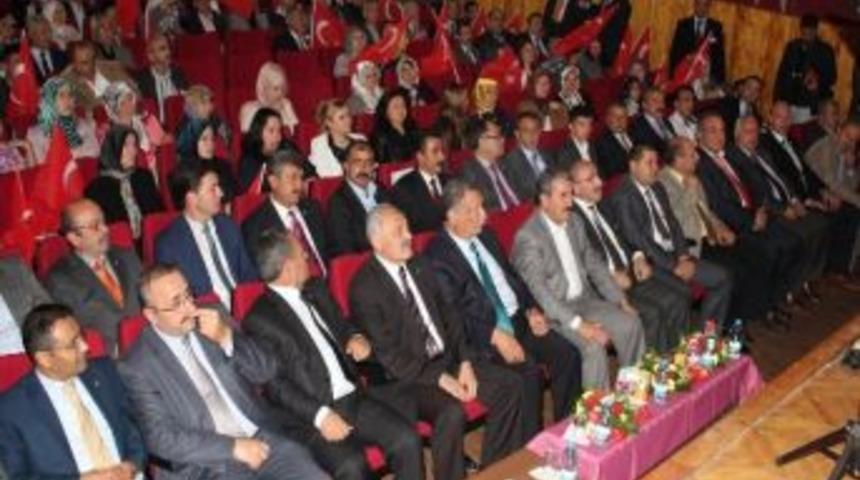 Destici: "t&uuml;rk'&uuml;m Diyenden Kimse Rahatsız Olmamalı"