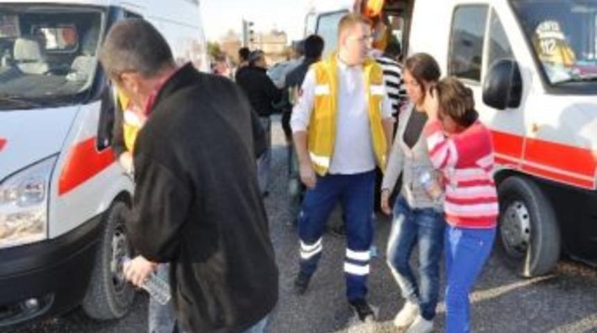 D&uuml;ğ&uuml;n Konvoyunda Kaza: 7 Yaralı