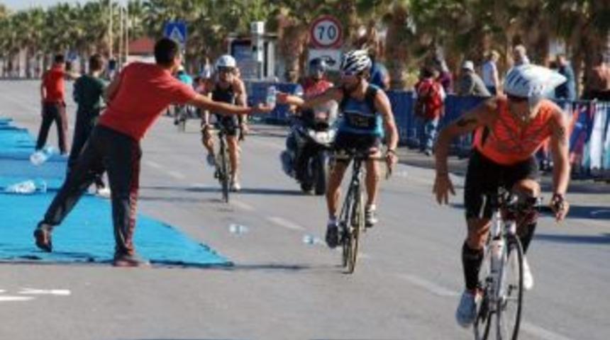 2. Cumhuriyet Kupası Konyaaltı Orta Mesafe Triatlon Yarışlarını Fransızlar Kazandı