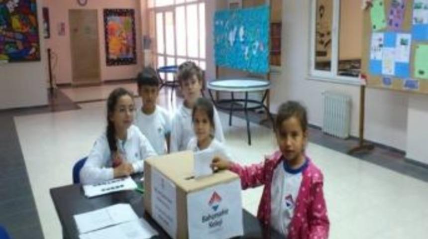 Bah&ccedil;eşehir Koleji&rsquo;nde Okul Meclisi Se&ccedil;imi