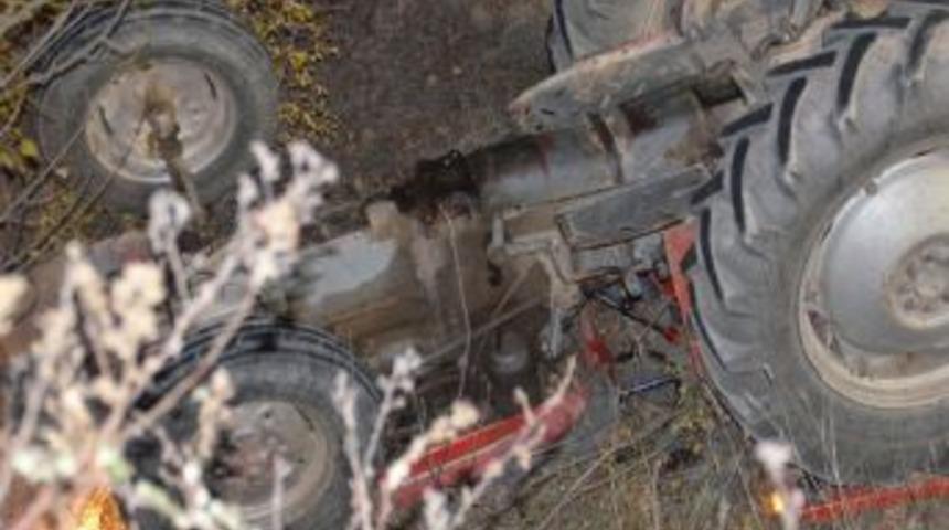 Trakt&ouml;r&uuml;n Altında Kalan Şahıs Hayatını Kaybetti