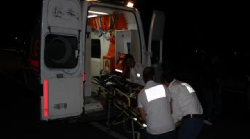 Minib&uuml;s Ile Motosiklet &Ccedil;arpıştı: 1 &Ouml;l&uuml;