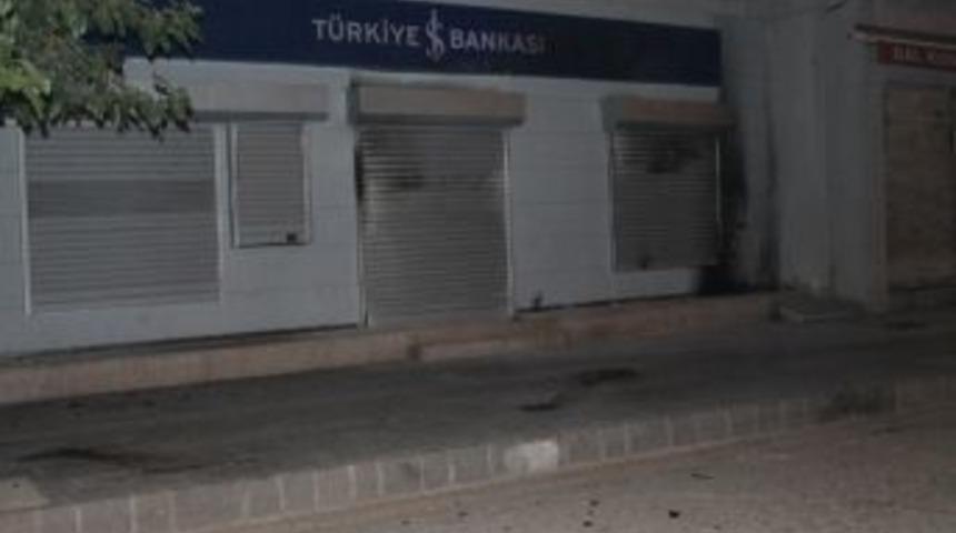 Bankaya bombalı saldırı: 1 yaralı