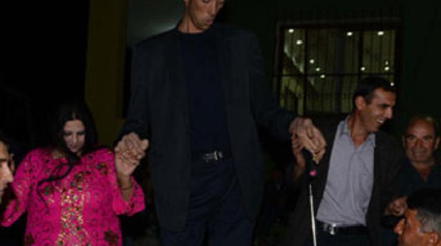 D&uuml;nya devi, d&uuml;nya evine girdi