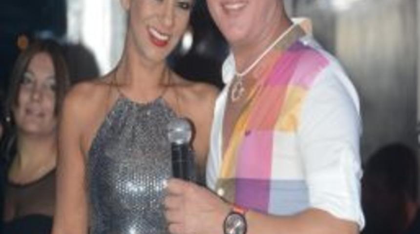 Kaan Karaca Ve Mine Bozoğlu İzmirlilere Keyifli Saatler Yaşattı