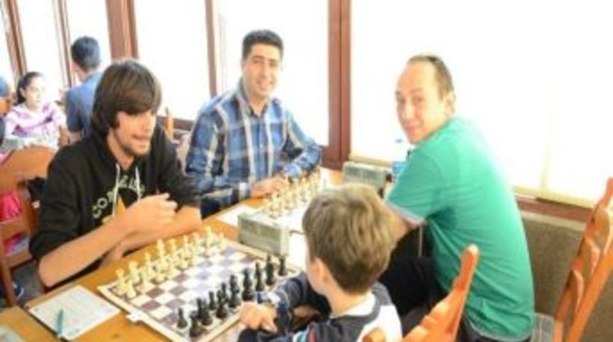 Cumhuriyet Kupası Satranç Turnuvası Başladı