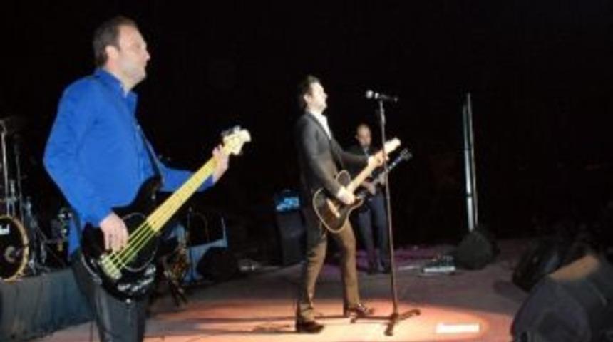 Didim Chp Gen&ccedil;lik Kollarından &lsquo;zakkum&rsquo; Konseri