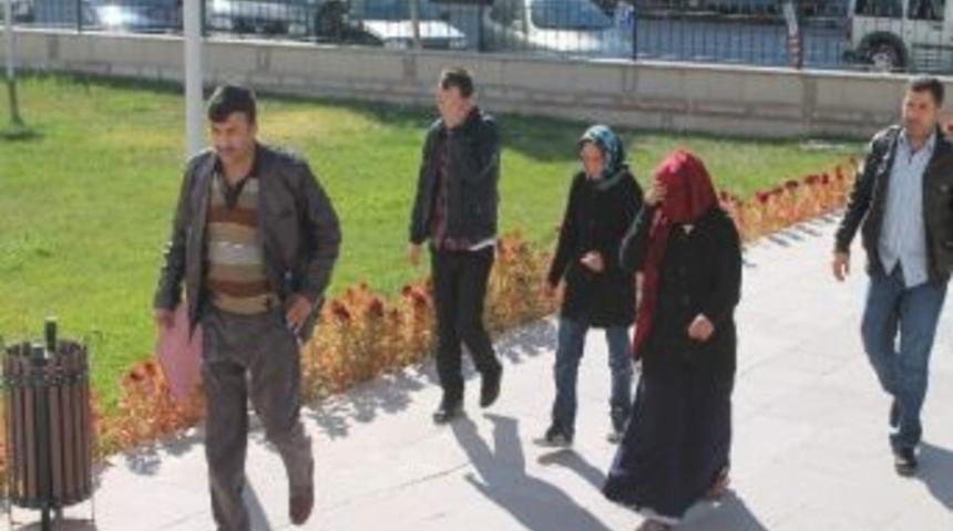 Halı &Ccedil;aldıkları İddiasıyla 4 Kişi G&ouml;zaltına Alındı