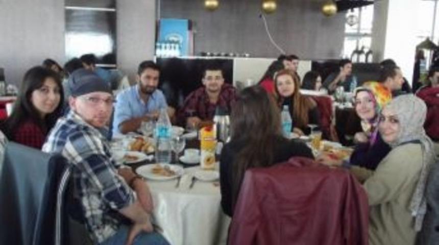 Gen&ccedil; Temalar Kahvaltıda Tanıştı