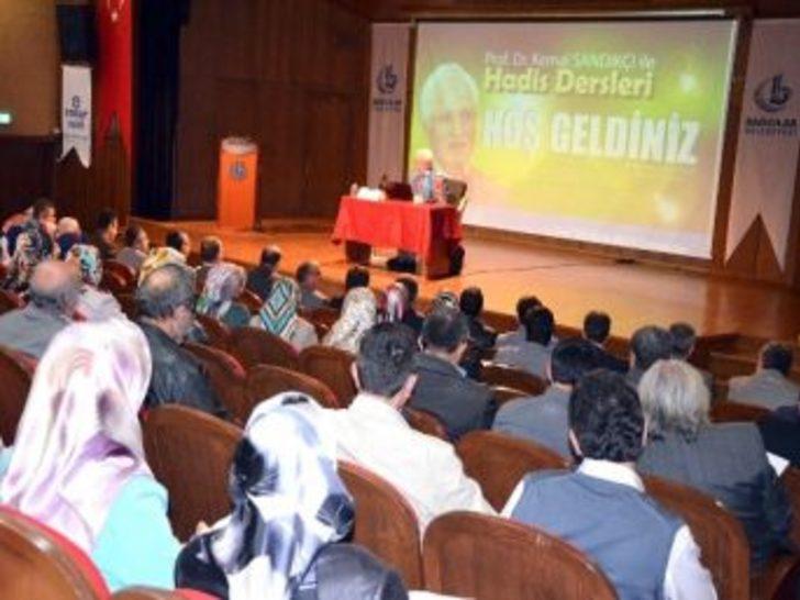 Prof. Dr. Sandıkçı, Hadis Konulu Konferans Verdi