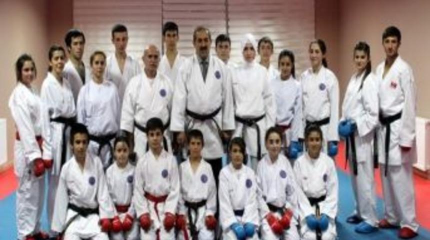 Başkan &Uuml;rg&uuml;p'ten, Karate Takımına Moral Ziyareti