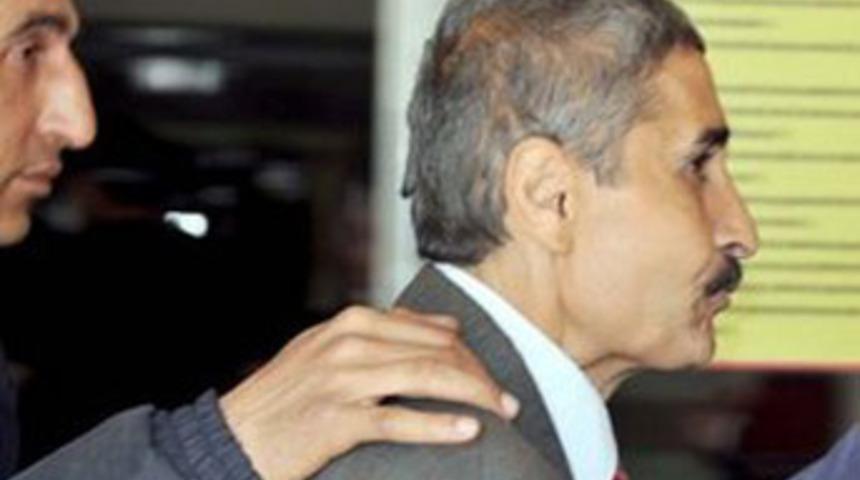 Cezaevinde kendini astı