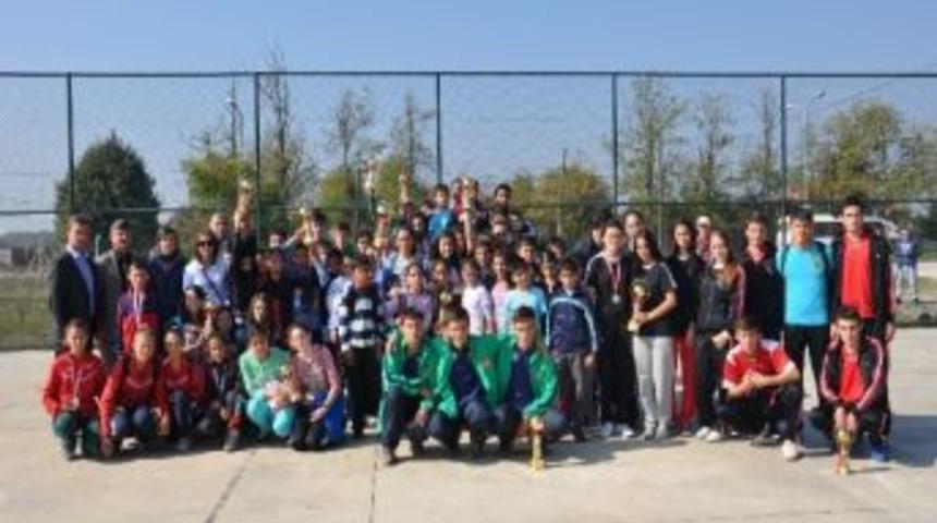 D&uuml;zceli Gen&ccedil;ler Cumhuriyet İ&ccedil;in Koştu