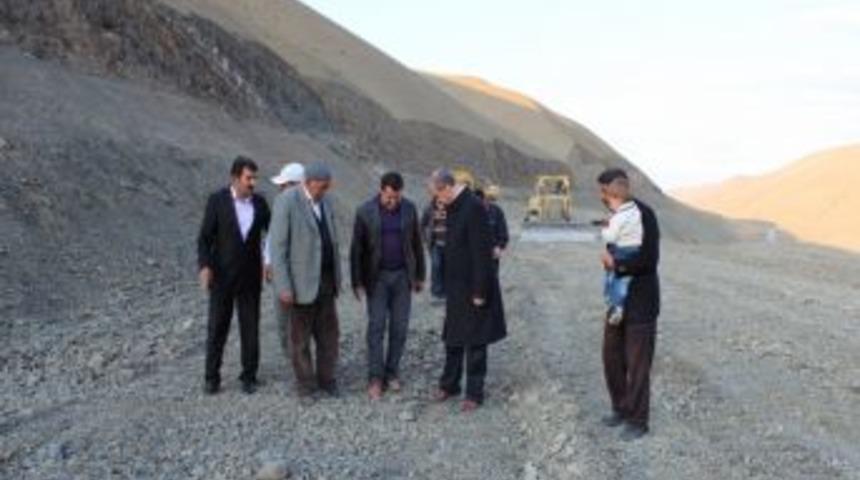 Vali B&uuml;y&uuml;kersoy, K&ouml;y Yolları &Ccedil;alışmalarını Gezdi