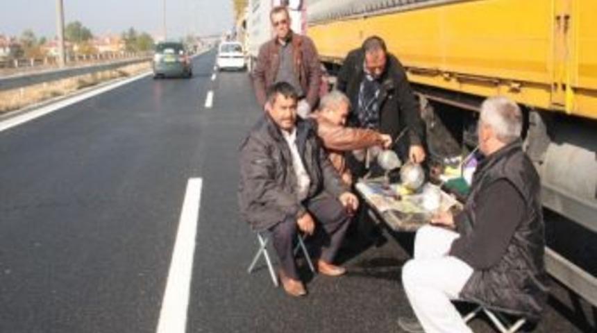 Eylem Değil Sıra Bekliyorlar