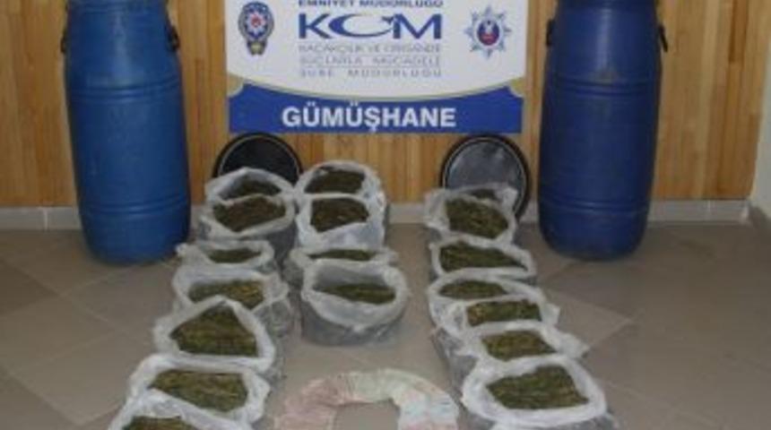 Eş Zamanlı Operasyonda 25 Kilo Esrar Ele Ge&ccedil;irildi