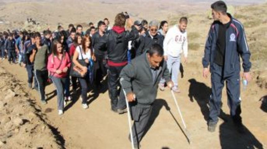 Dinek Dağı'na 'Cumhuriyet Y&uuml;r&uuml;y&uuml;ş&uuml;' Yapıldı